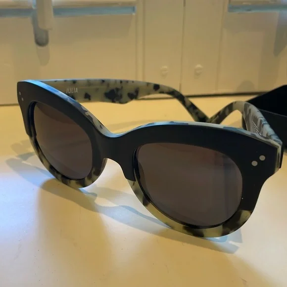 KREWE | Accessories | Krewe Du Optic Julia Sunglasses | Poshmark display picture 2